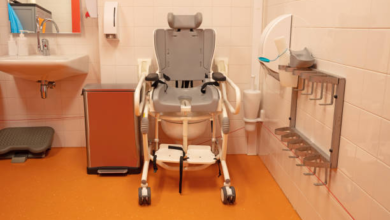 Child sitting conveniently in a pediatric bathtub chair with caregiver guide